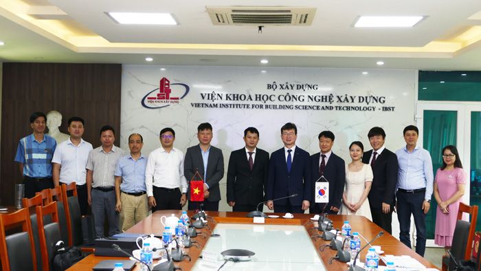 Viện trưởng Nguyễn Hồng Hải tiếp Đoàn công tác Viện nghiên cứu và kiểm nghiệm Hàn Quốc (KTR)